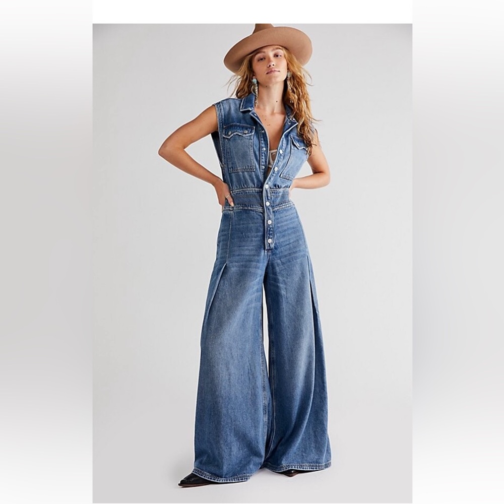 LAST ONE FREE PEOPLE CRVY Badlands Coveralls. Color Veracruz - Picture 2 of 4